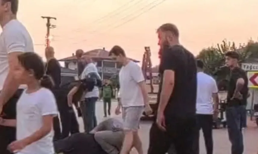 Akyazı'da elektrikli bisiklet kazası: Kadın sürücü ağır yaralı