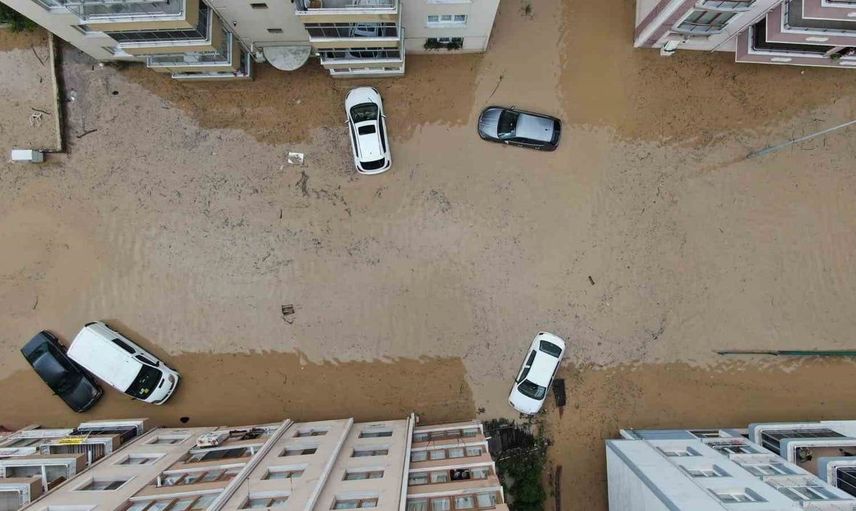 Cide ilçesinde sel felaketi havadan görüntülendi