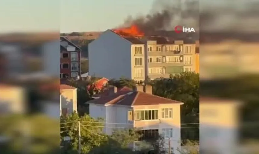 Muratlı'da çatı yangını korkuttu: İtfaiye zamanında müdahale etti