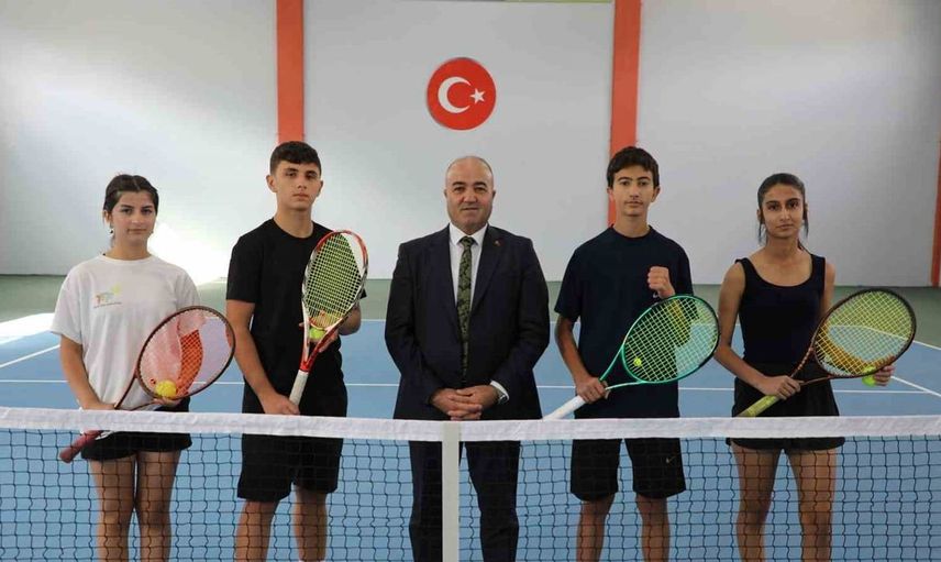 Ağrı'da tenis tutkunları buluştu: Doğu Anadolu Bölgesi Turnuvası başladı