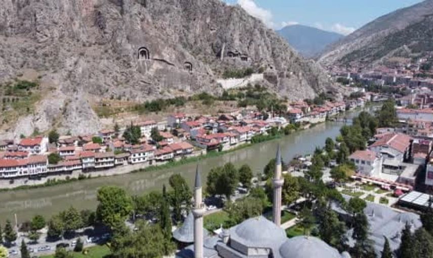 Amasya’da misket elması hasadı başladı: Üreticiler çıtırtı sesiyle farkı vurguluyor