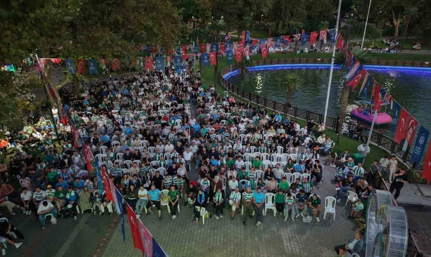 Bursa Büyükşehir Belediyesi taraftarları buluşturdu: Yeşil beyazlı coşku Kültürpark’ta yaşandı