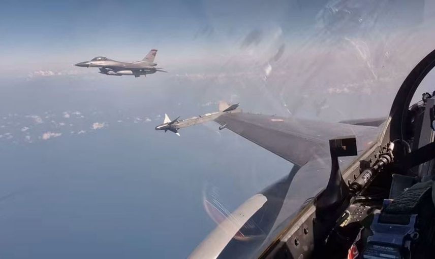 Karadeniz üzerinde F-16’dan etkileyici eğitim uçuşu