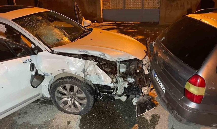Karaman'da kavşakta meydana gelen kazada 3 kişi yaralandı