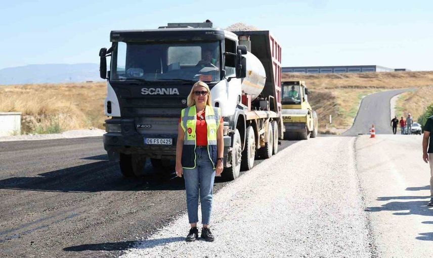 Merkezefendi'de yol yenileme çalışmaları tüm hızıyla sürüyor
