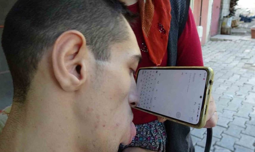 Fiziksel engellere inat burnuyla teknolojiye hakim oluyor