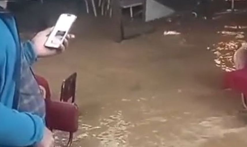 Yalova'da sağanak yağış hayatı felç etti: Araçlar suda sürüklendi