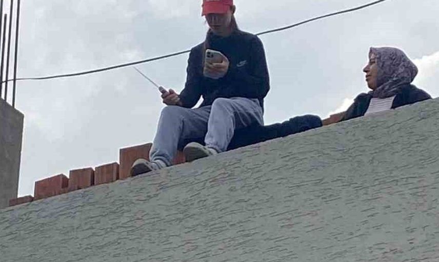 Mudanya'da yıkım kararı gerginliği: Mahalle sakinleri çatılara çıktı