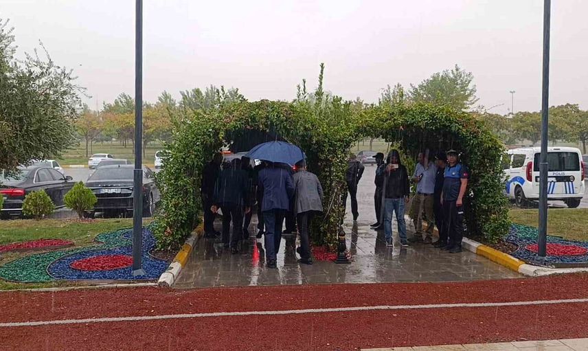 Şanlıurfa'da beklenen yağış hayatı olumsuz etkiledi