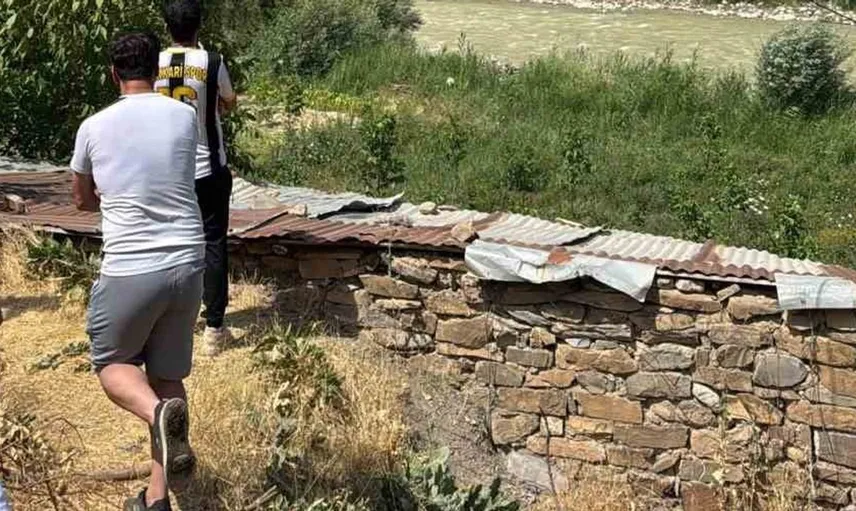 Hakkari'de hurdalıkta çıkan yangın, itfaiye ekipleri ile kontrol altına alındı
