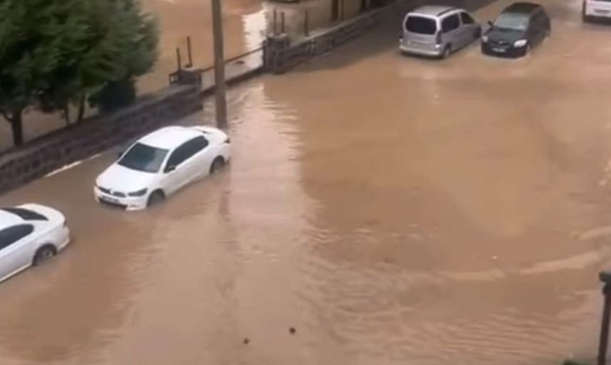 Gaziantep'te sağanak yağış hayatı durma noktasına getirdi