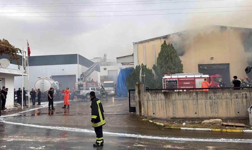 Mersin'deki tütün fabrikasında yangın: soğutma çalışmaları sürüyor