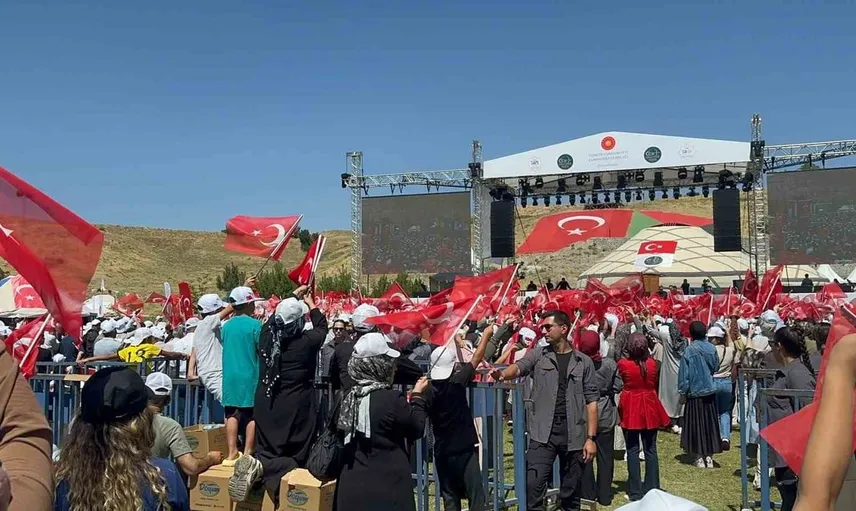 Ahlat’ta 1071 zaferi coşkusu: Türkiye’nin dört bir yanından katılımlarla büyük buluşma