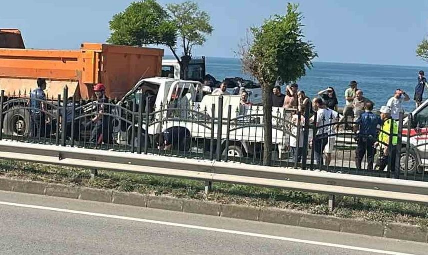 Giresun'da kamyonet kamyona arkadan çarptı: 4 yaralı