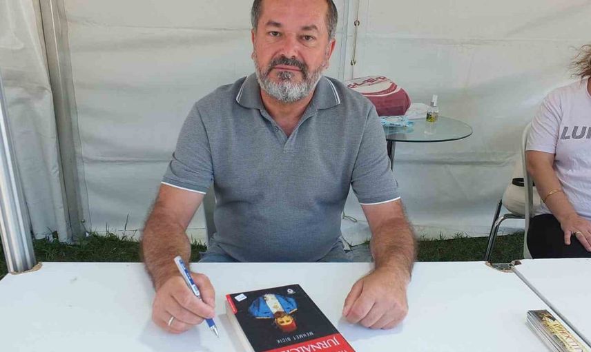 Burhaniye’de tarihçi yazar bicik, okurları ile buluştu