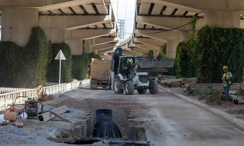Alsancak’ın altyapısı güçlenirken su baskınlarına önlem alınıyor