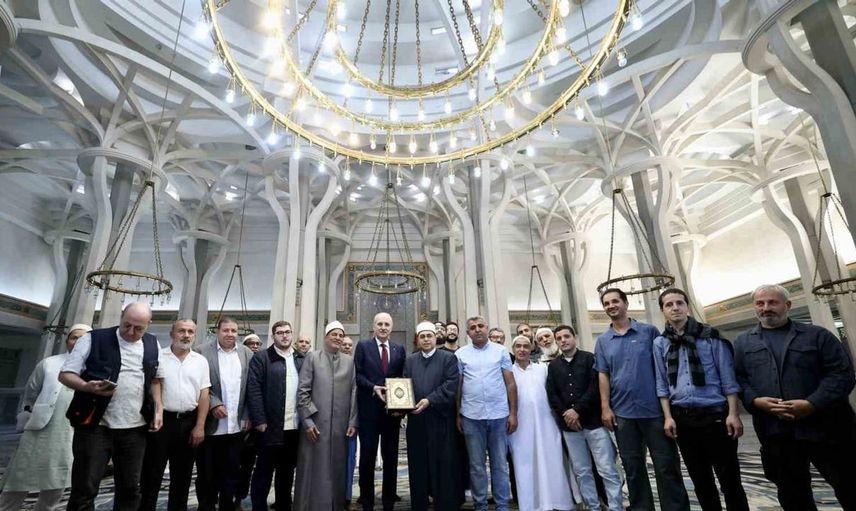 Numan Kurtulmuş Roma İslam Merkezi'nde Müslümanlarla buluştu