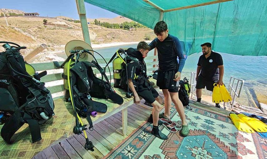 Bitlis’te öğrenciler van gölü’nün derinliklerini keşfediyor