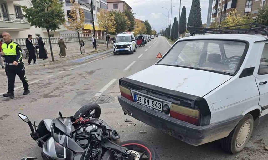 Afyonkarahisar'da trafik kazası: Motosiklet sürücüsü yaralandı