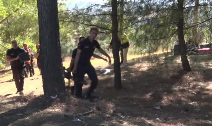 Trafik kazasında turistleri taşıyan otobüs şarampole uçtu, 2 kişi hayatını kaybetti