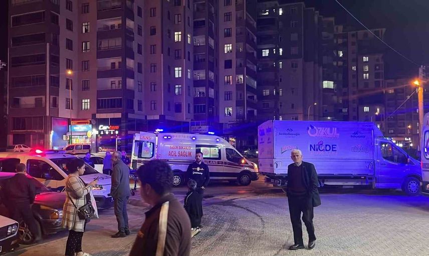 Niğde'de 9. katta çıkan yangında 5 kişi hastaneye kaldırıldı