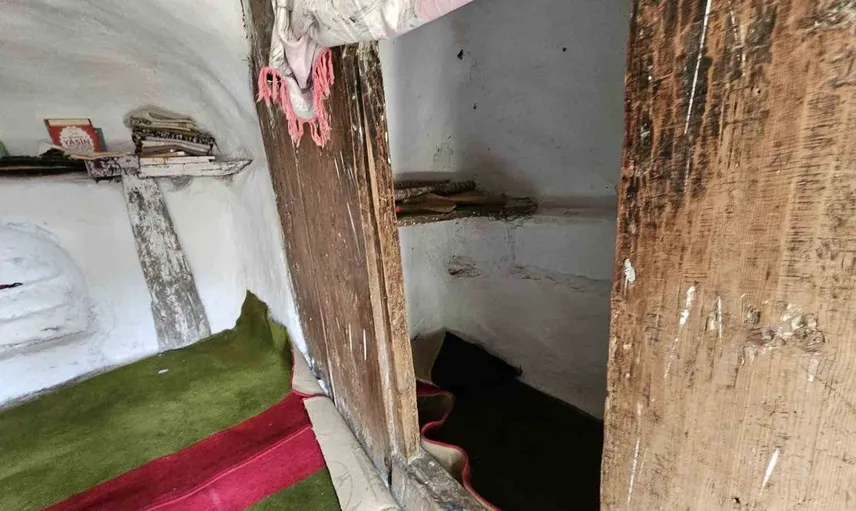Boyabat'taki türbe doğal kaya altında keşfedilmeyi bekliyor