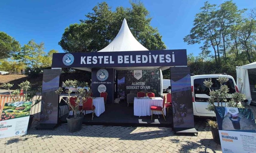 Kestel Belediyesi Sakarya'daki fuarda süs bitkileri potansiyelini sergiliyor