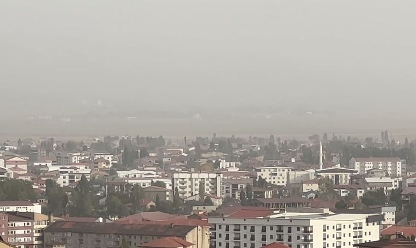 Yüksekova'da soğuk hava ve yoğun sis sürücüleri zorluyor