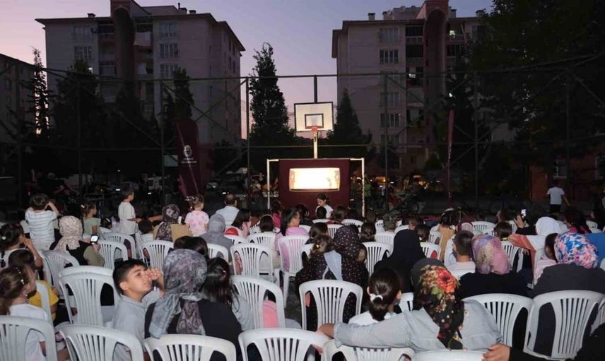 İnegöl’de yaz etkinliklerinde çocuklar Karagöz’ü keşfetti