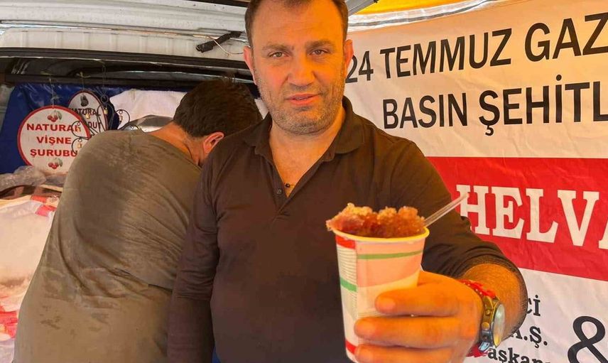 İzmir'de sıcak havada kar helvası keyfi