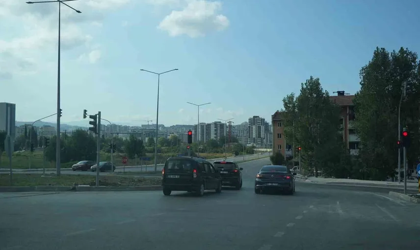 Samsun'da trafik kazalarını azaltmak için Şehir Hastanesi Kavşağı'na sinyalizasyon ışıkları yerleştirildi