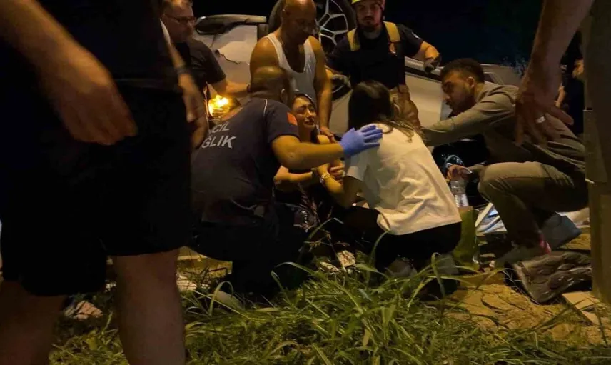 İnegöl'de kamyonetle çarpışan otomobil takla attı, iki kişi yaralandı