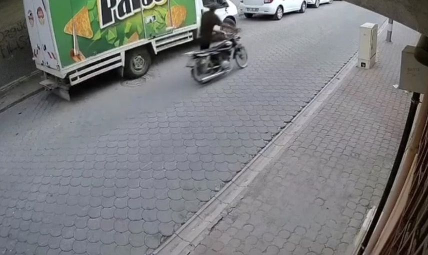 Mardin'de motosiklet hırsızlığı güvenlik kamerasına yansıdı