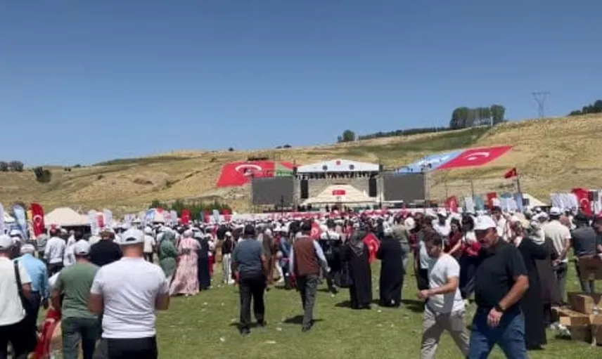 Ahlat’ta 1071 Zaferi kutlamaları: Türkiye'nin dört bir yanından yoğun katılım