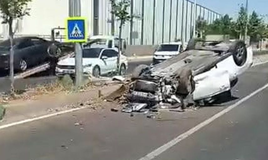 Diyarbakır’da refüje çıkan otomobil takla attı: 1 yaralı