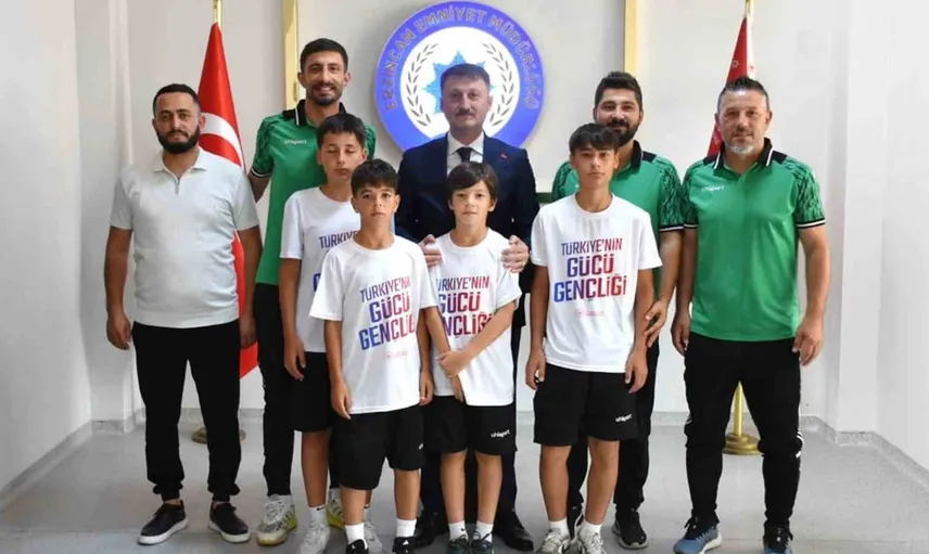 Futbolcuların spor ruhu Erzincan'da yaşandı