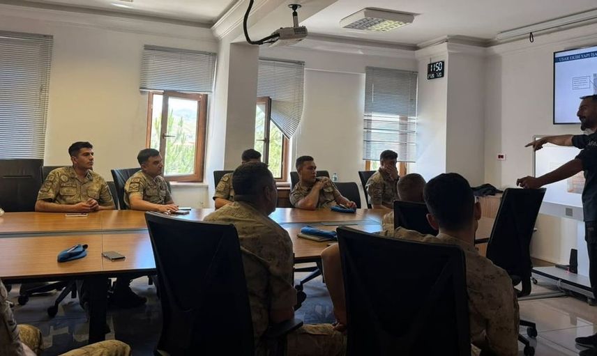 Bayburt'ta jandarma personeline enkazda arama kurtarma eğitimi