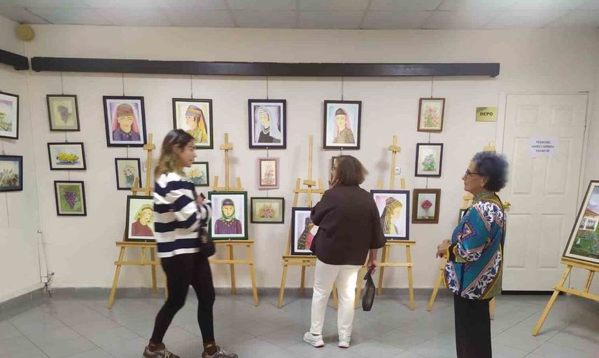 85 yaşındaki ressamın sergisi Edremit'te sanatseverlerle buluştu