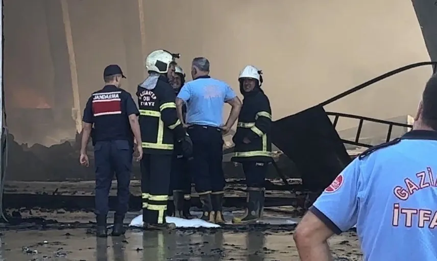 Gaziantep'te elyaf fabrikasında gece yarısı yangın çıktı