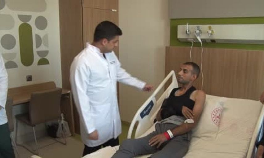 Gaziantep'te nadir bir tedavi yöntemiyle omuz kıkırdak hasarı başarılı bir şekilde onarıldı