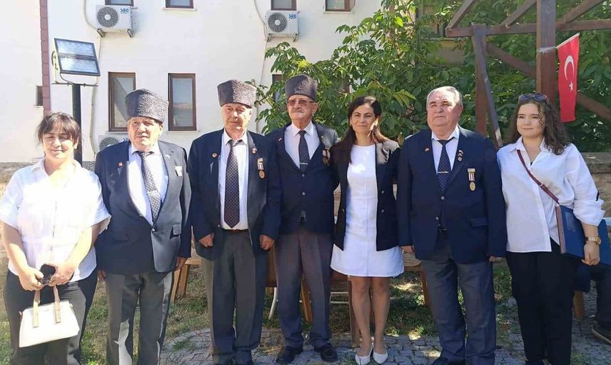 Edirne'de gazilere vefa gösterildi: Vatandaşlarla birlikte ikramda bulunuldu
