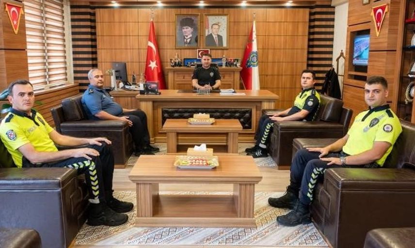 Bilecik emniyet müdürü, örnek davranış sergileyen polis memurlarıyla bir araya geldi