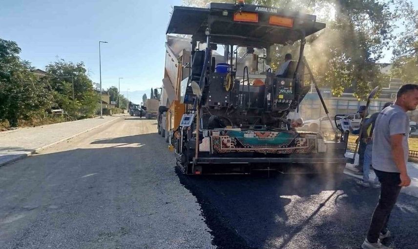 Çivril'de 20 yıl süren beklenti sona erdi: Yeni yol açıldı