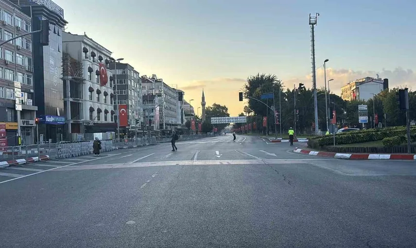 30 Ağustos Zafer Bayramı kutlamaları nedeniyle Vatan Caddesi kapalı