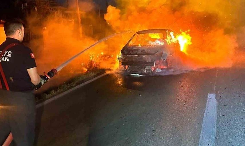 Kılıçköy'de alev alan otomobil kullanılamaz hale geldi