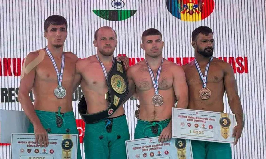 Fazlı Eryılmaz, güreşte dünya şampiyonu unvanını kazandı