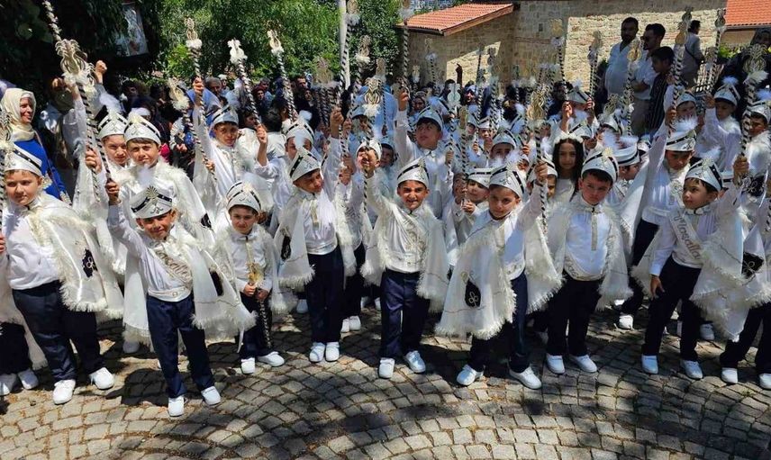 Gölcük'te 104 çocuk erkekliğe ilk adımını attı