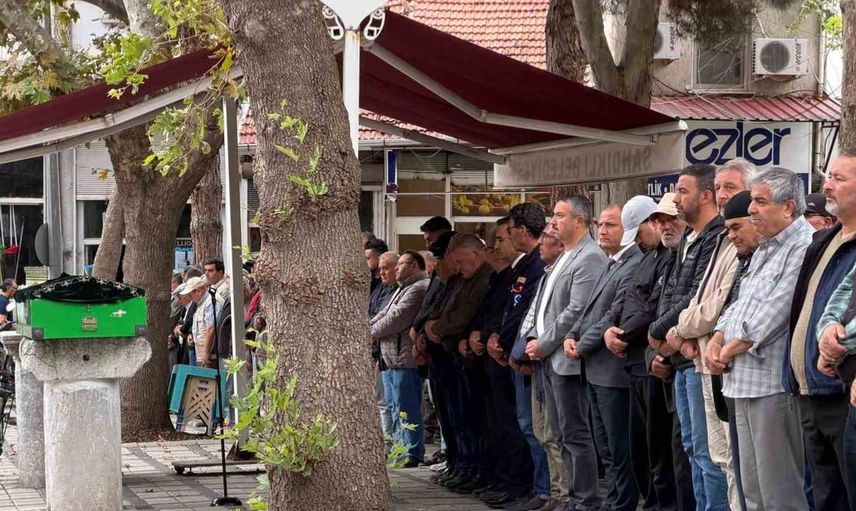 19 seçimi kaybeden Menderes Koçak, hayatını kaybettikten sonra halkın gönlünde yer etti