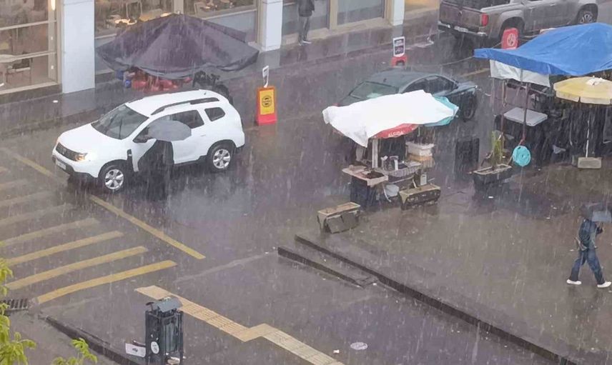 Bingöl'de sağanak sonrası gökkuşağı ve dolu ile kış manzarası