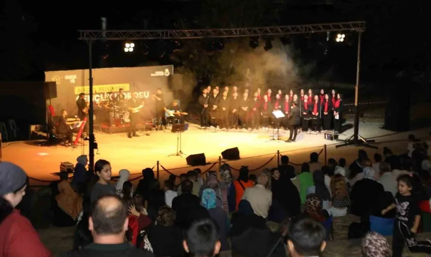 Gençlik korosu kurtuluş coşkusunu müzikle taçlandırdı